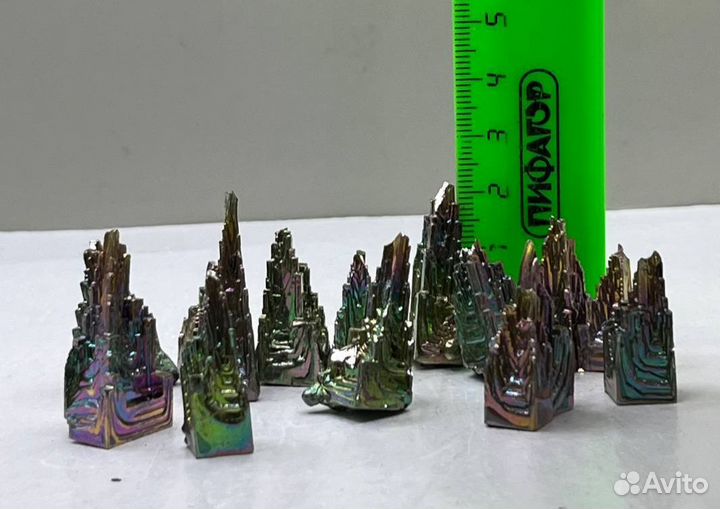 Камни и минералы. Висмут мини пирамидки