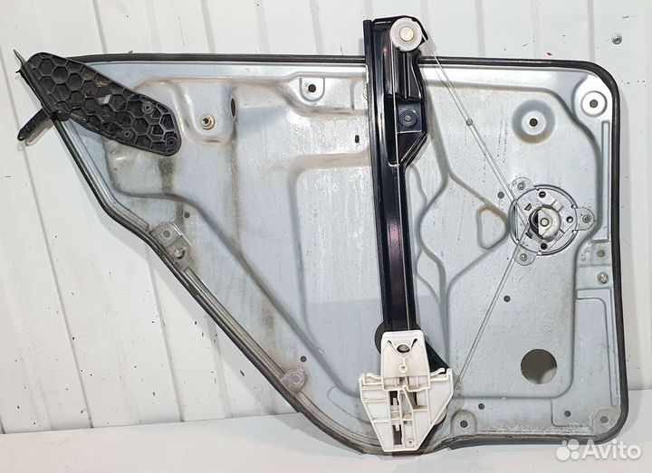 Стеклоподъемник задний правый Skoda Fabia 1