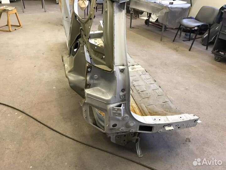 Стойка средняя левая Mitsubishi Outlander 3