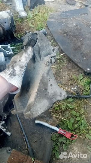 Кронштейн двигателя правый Audi A6 C4