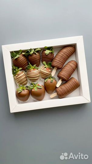 Клубника шоколада с бананом