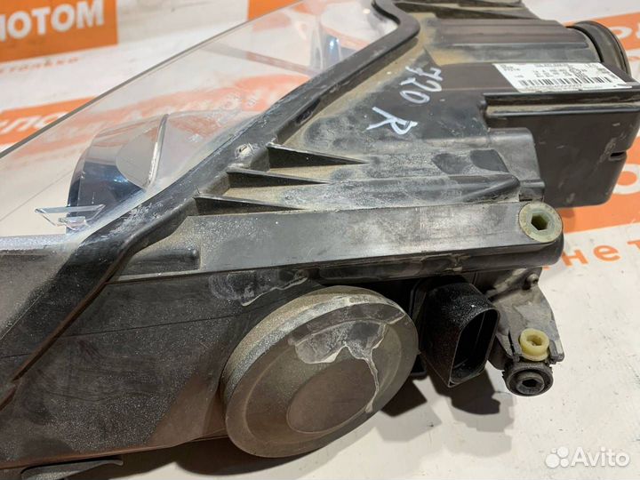 Фара правая Volkswagen Touareg