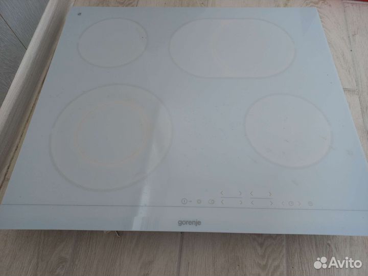 Электрическая варочная панель Gorenje ECT643wcsc