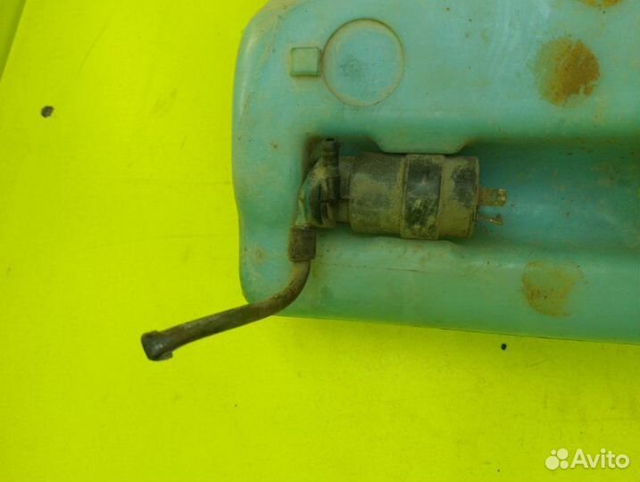 Бачок стеклоомывателя Volkswagen Passat B3 KR 1989