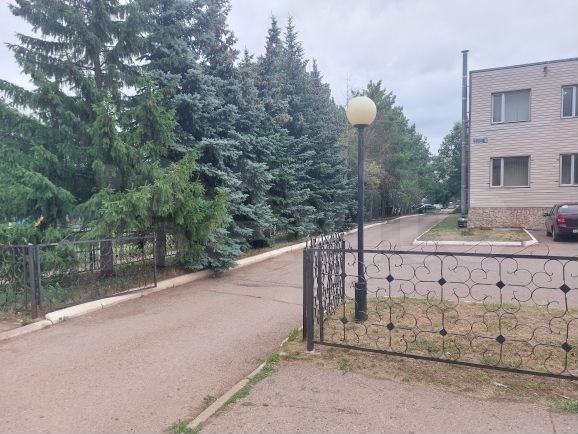 Нежилое здание 1 320,5 м² с зу