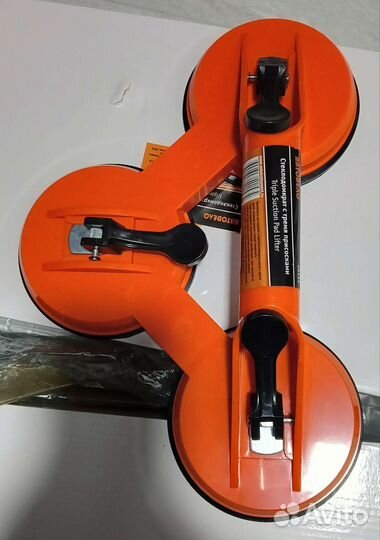 Стеклодомкрат с тремя присосками