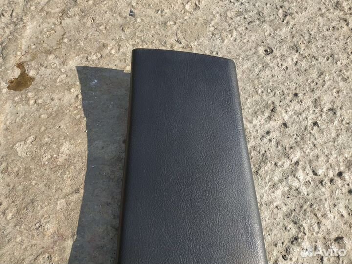 Накладка центральной стойки крыш Toyota Avensis 2