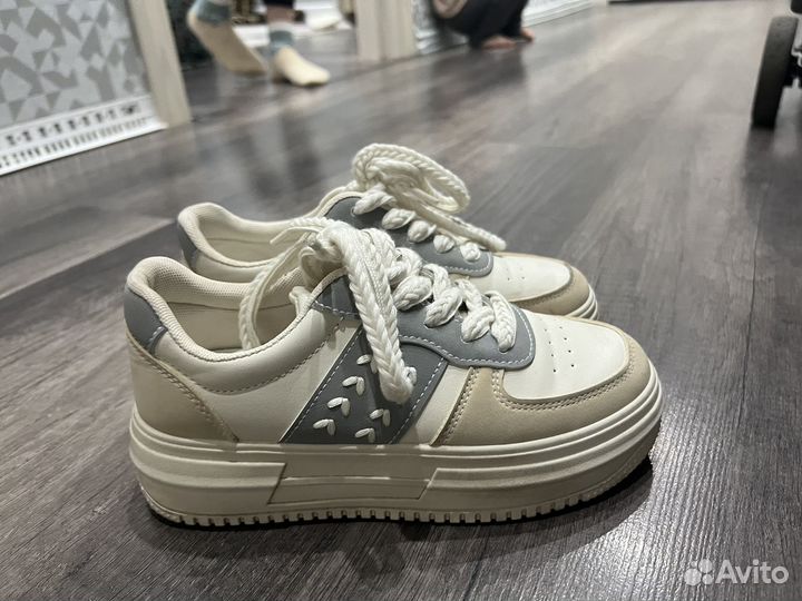 Женские крассовки