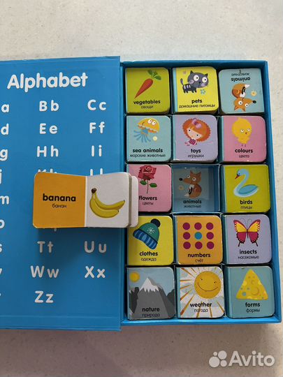 Книга и деревянные пазлы на английском