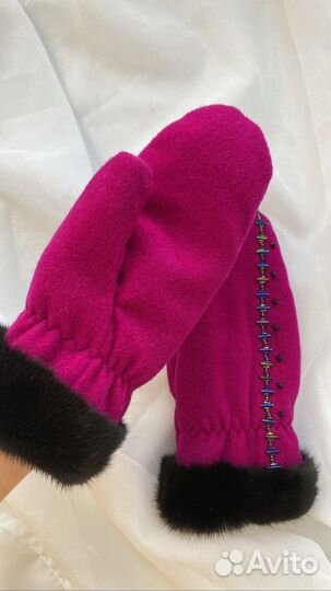 Варежки кашемировые розовые с вышивкой меховые