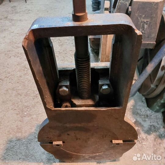 Тиски станочные 100мм,320мм(Новые