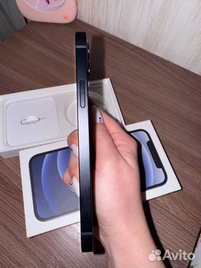 iPhone 12, 64 ГБ