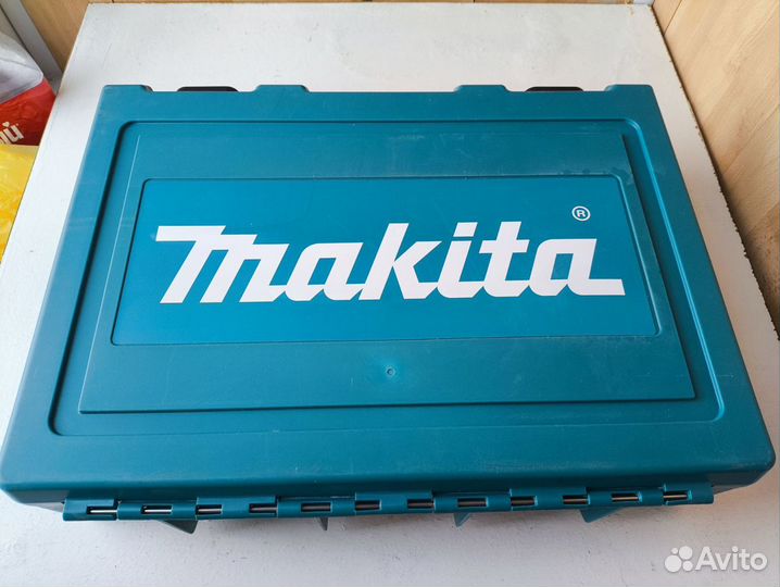 Перфоратор Makita HR2470