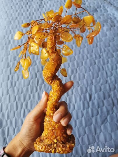 Статуэтки из янтаря