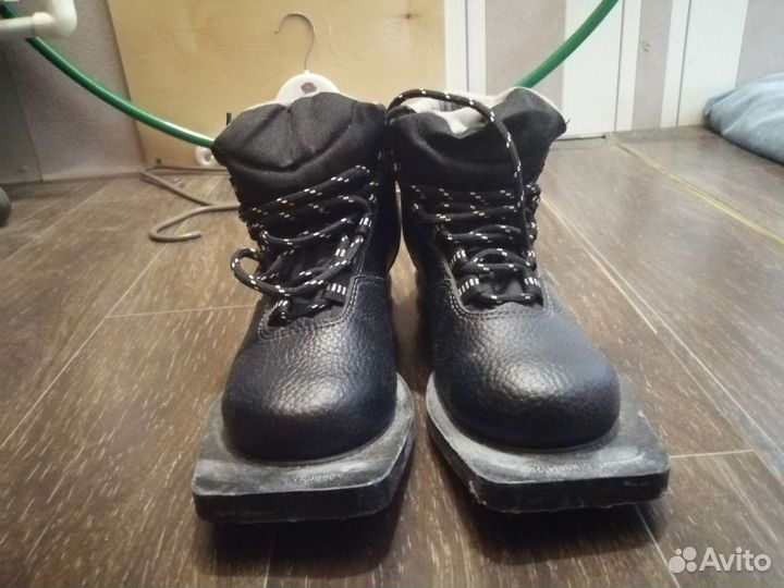 Лыжные ботинки