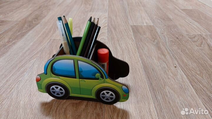 Подставка для канцелярии машинка