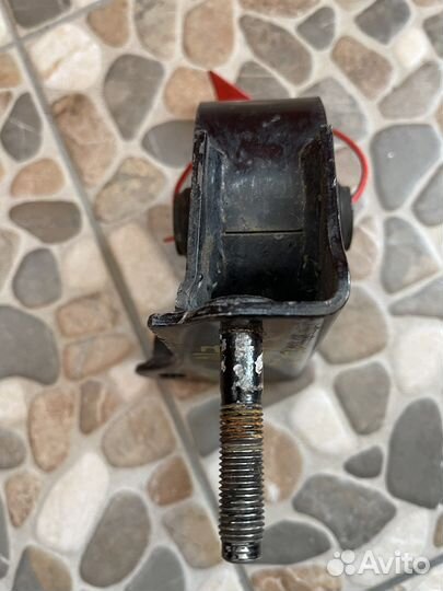 Подушка двс задняя Toyota Wish ZNE14