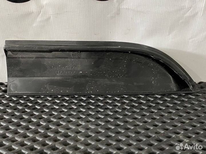 Резинка спойлера Volvo FH4 82718895