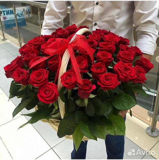 Розы в корзине