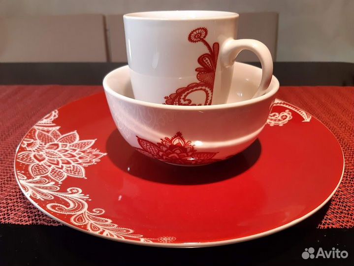 Набор посуды Burgundy (тарелка, чаша, кружка)