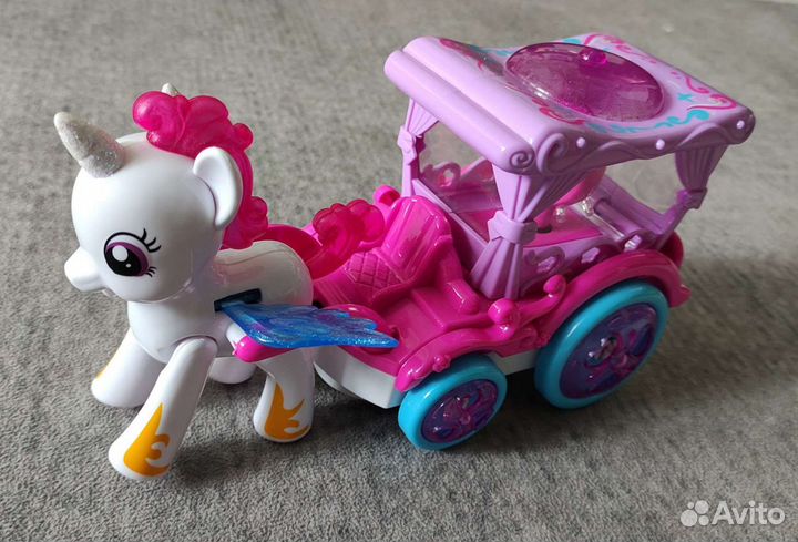 Пони, единорог, карета