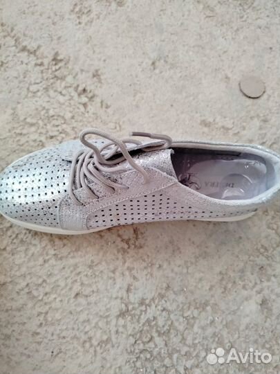 Кроссовки кожаные