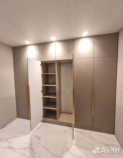 Шкаф распашной створчатый