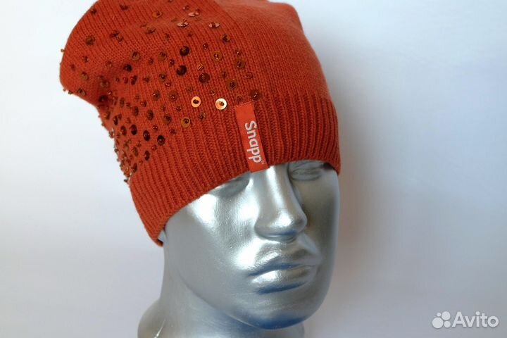 Шапка с пайетками 