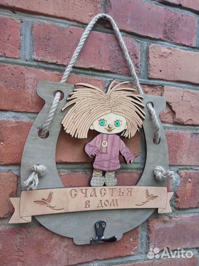 Оберег подкова с Домовёноком Кузя на счастье