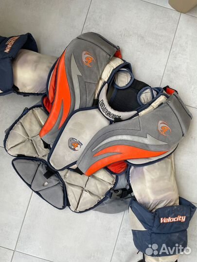 Продам вратарский хоккейный нагрудник Vaughn v4