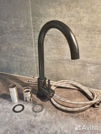 Смеситель из нержавеющей стали чёрный