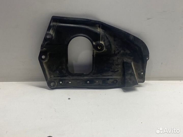 Пыльник бампера передний правый Lexus Lx 570