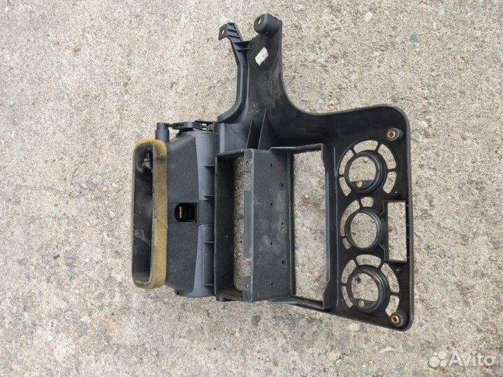 Консоль центральная Opel Astra F хетчбек 1.4I 1992