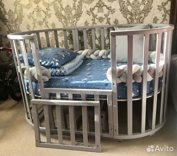 Детская кроватка с маятником круглая