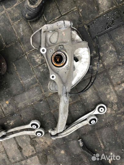 Кулак поворотный левый Audi A6 2014