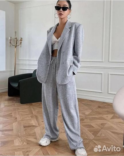 Брючный костюм женский