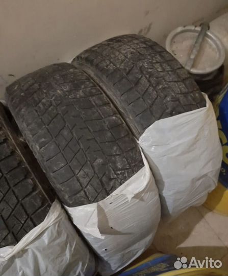 Bridgestone Blizzak DM-V1 235/55 R19