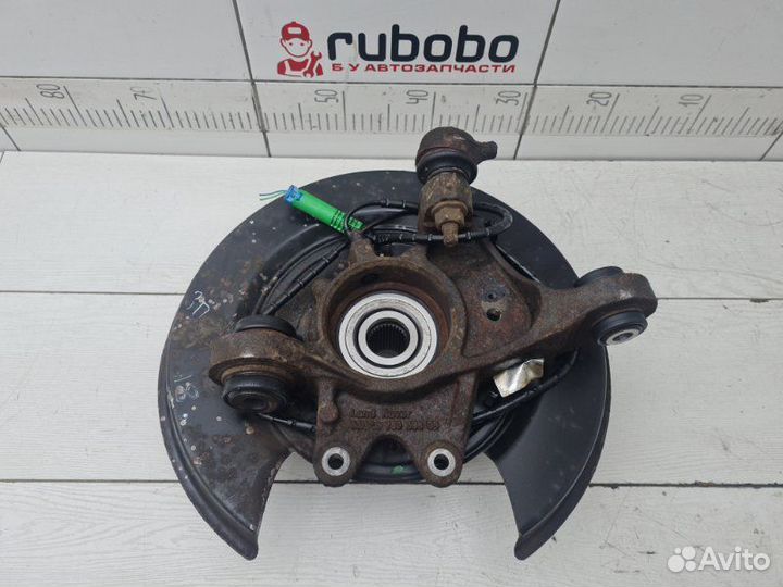 Кулак задний правый Land Rover Range Rover L322