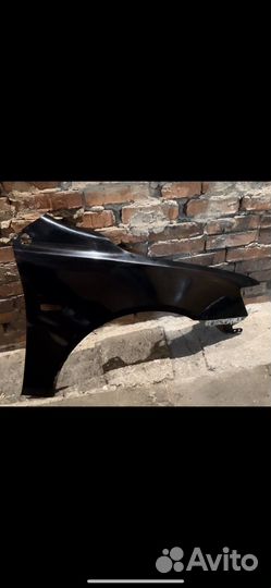 Крыло переднее правое