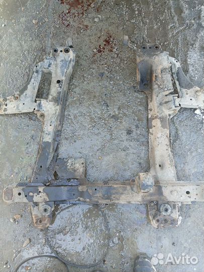 Передний подрамник mazda 626 GD двигатель 2.0