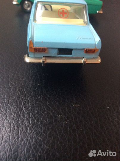Модель автомобиля Москвич-412 Медпомощь