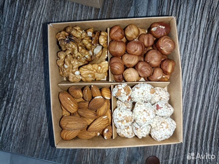 Набор из орехов и сухофруктов на 1 сентября