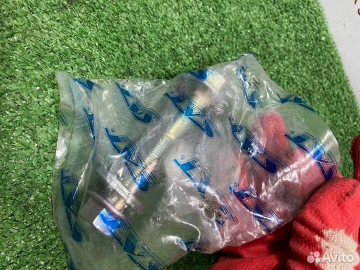 Болт развальный Mazda Axela BK