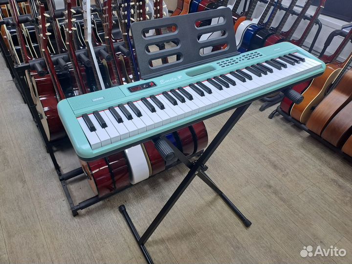Синтезатор со стойкой