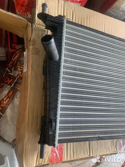 Радиатор охлаждения Ford Focus II 04-08 /Mazda 3