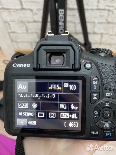 Зеркальный фотоаппарат canon eos 2000d