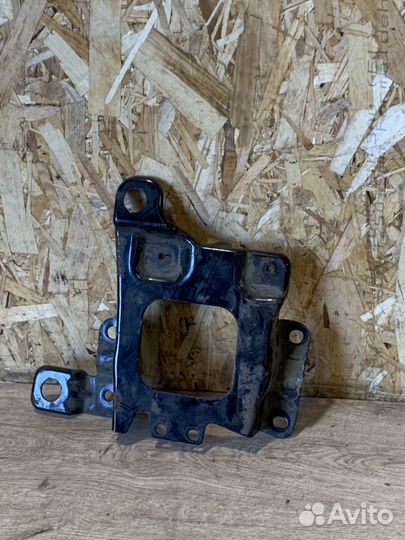 Кронштейн крепление акб Ford Kuga 1