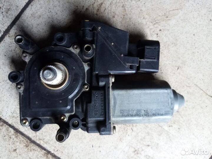 Моторчик Стеклоподбемника Audi Q7