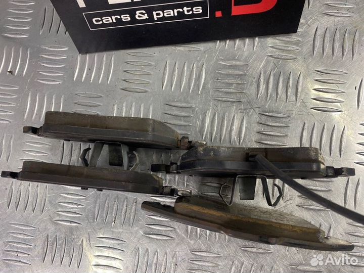 Колодки тормозные передние Volkswagen Golf MK6