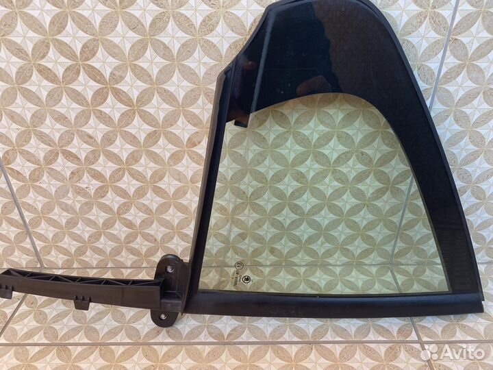 Форточка задней правой двери skoda rapid